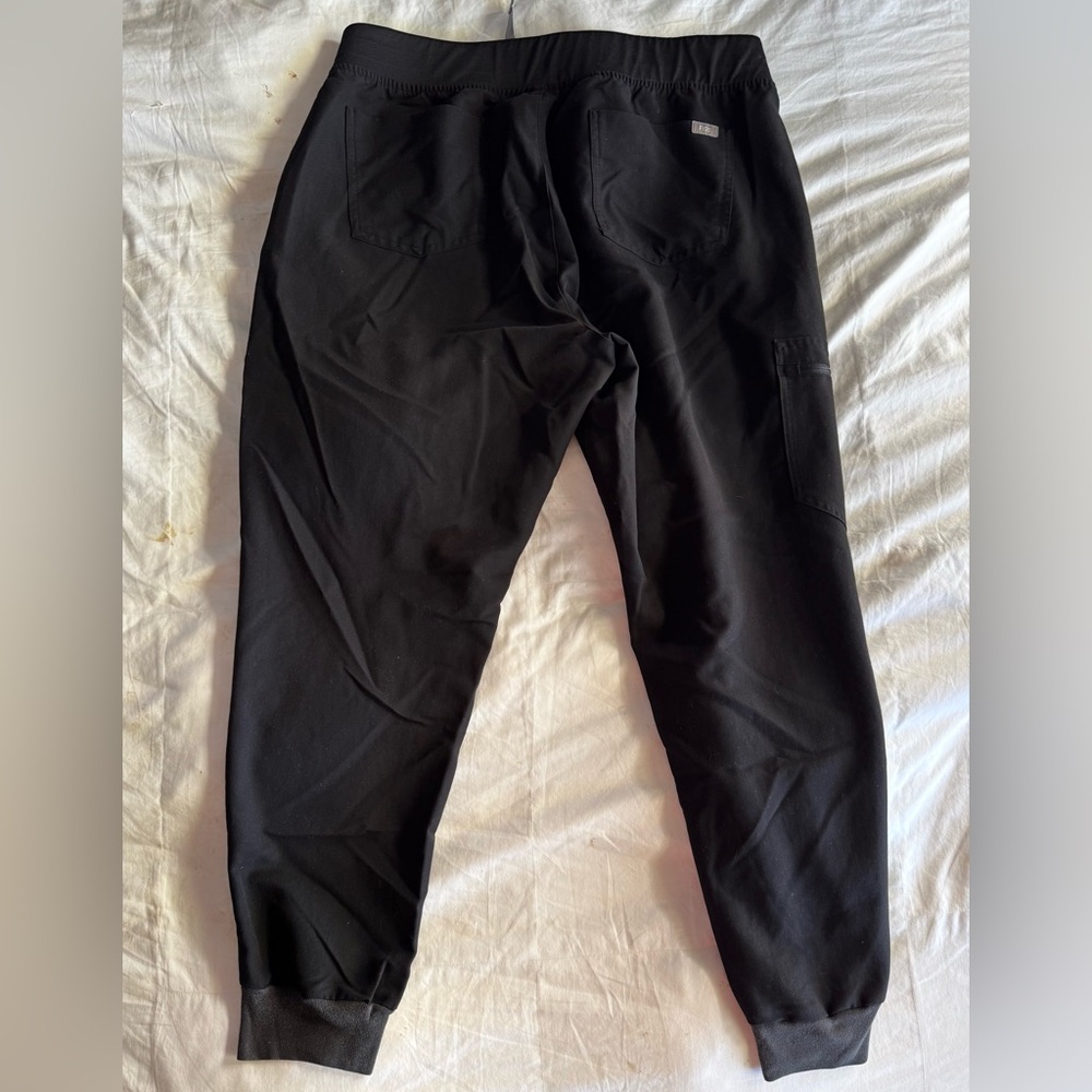 Figs Women's Scrub Set - Casma Top XL / Zamora Jogger XL - BLACK - Picture 14 of 16